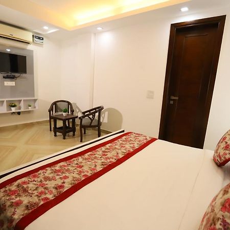 Hotel Nature View Green Park Metro Couple Friendly New Delhi Bagian luar foto