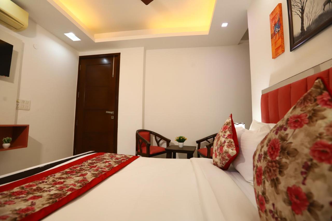 Hotel Nature View Green Park Metro Couple Friendly New Delhi Bagian luar foto