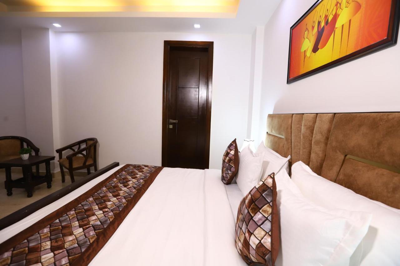 Hotel Nature View Green Park Metro Couple Friendly New Delhi Bagian luar foto